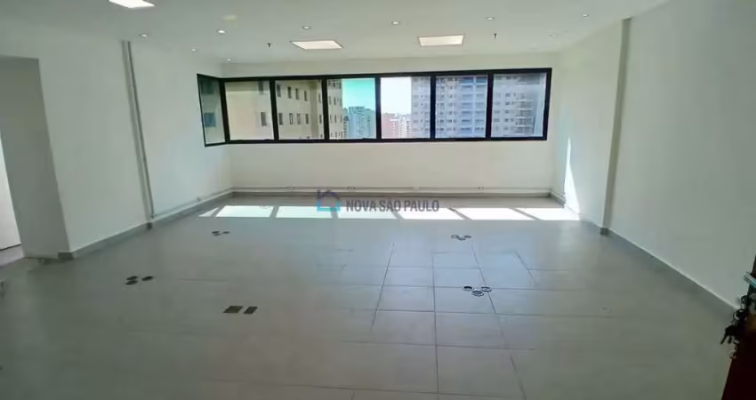 Excelente localização, excelente sala comercial com 60m², 2 banheiros, 1 vaga.