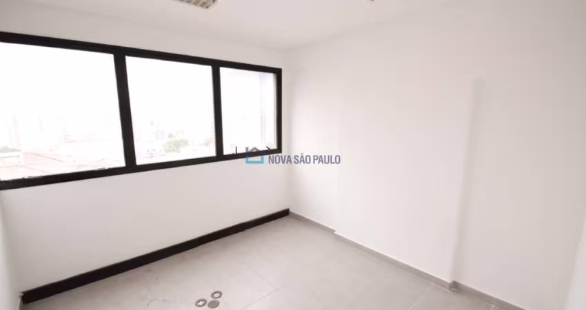 Excelente localização, excelente sala comercial com 60m², 2 banheiros, 1 vaga.