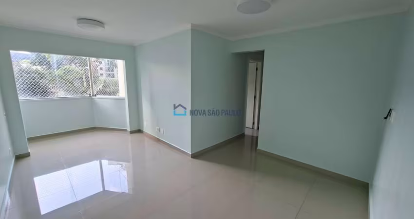 Excelente apartamento para locação! A 700 metros a pé do metrô Praça da Árvore!