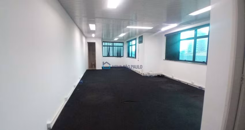 Sala comercial ampla, com ar condicionado