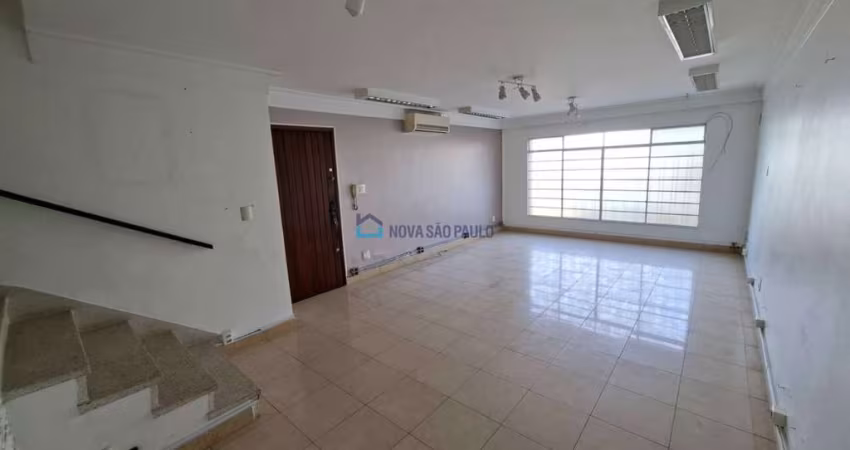 Sobrado residencial de 04 quartos e 04 vagas de garagem .
