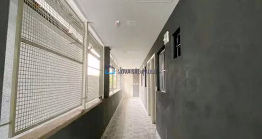 Kitnet à venda, com 1 dormitório e 1 banheiro, na Vila Monumento