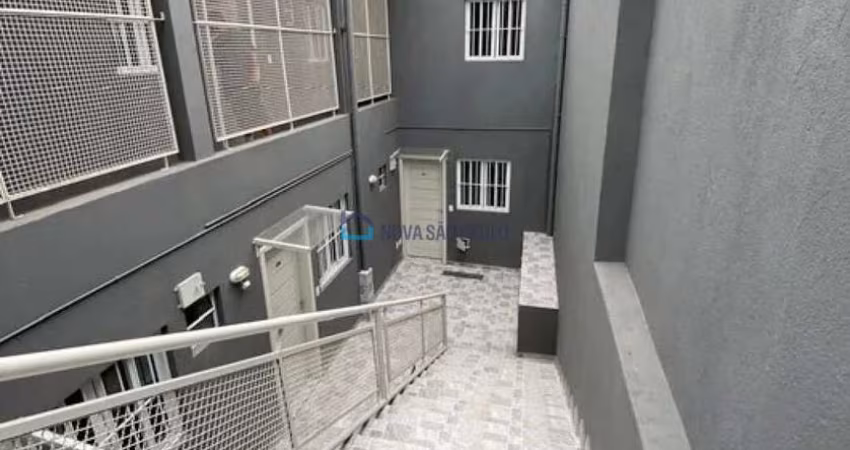 Kitnet à venda, com 1 dormitório e 1 banheiro, na Vila Monumento
