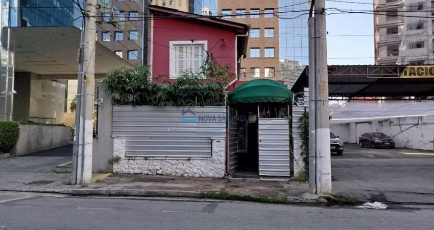 CASA COMERCIAL PARA LOCAÇÃO! A 5 minutos do metrô Faria Lima!