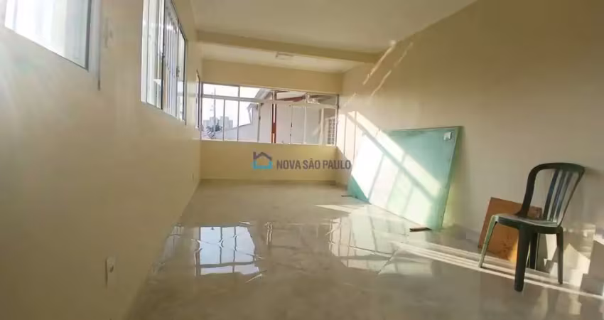 Imóvel residencial ou comercial com 03 dormitórios e 02 banheiros.
