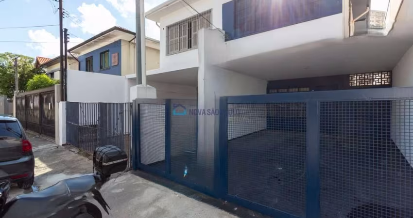 Casa para locação a 550 metros a pé do metrô Estação Eucaliptos!