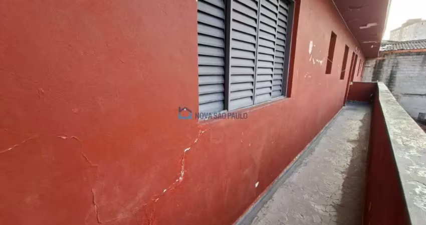 Casa funcional com entrada compartilhada ? aceita pet pequeno!