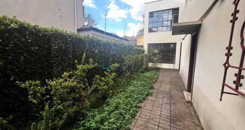 LOCAÇÃO. Casa Comercial com 500m². 14 salas. 10 Vagas.