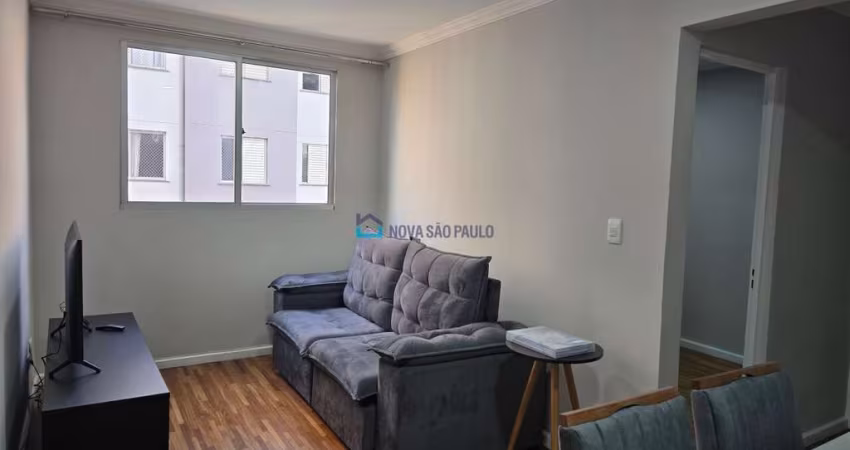 Apartamento de 50m com 2 dormitórios e vaga livre.