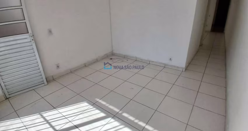 Casa térrea no Jardim Miriam com 02 Dormitório e 01 vaga de garagem