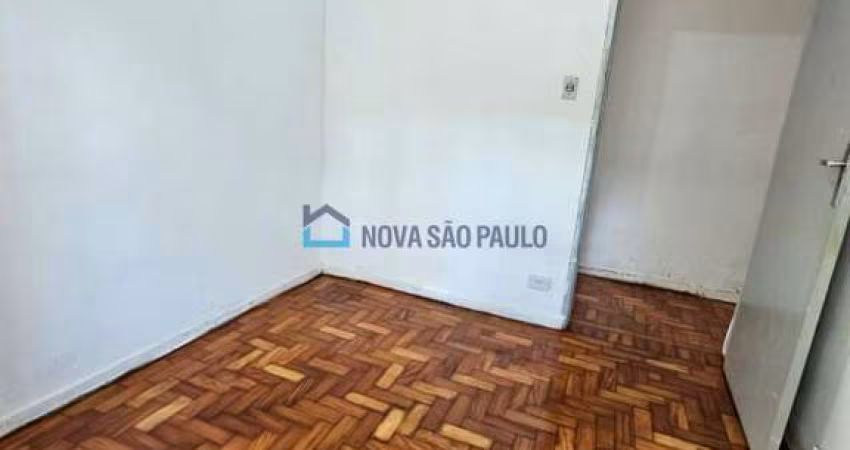 Casa térrea com 04 dormitórios