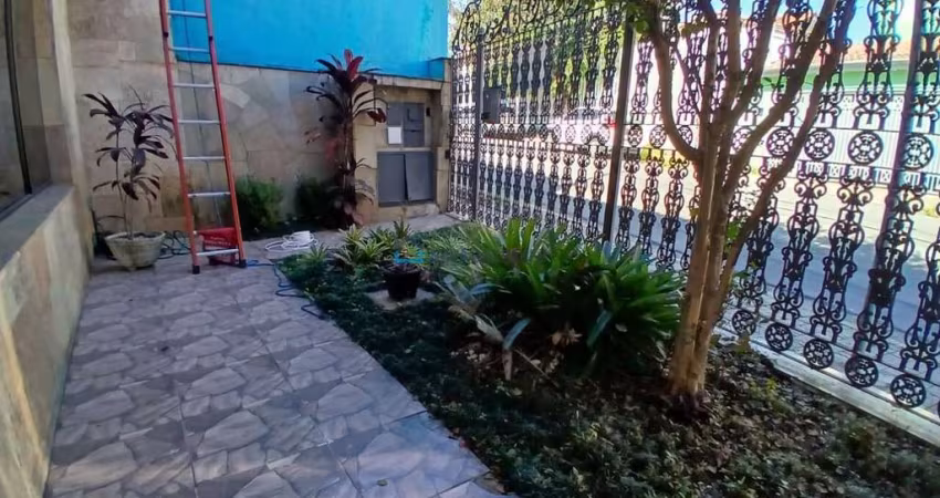 Casa para locação com 4 dormitórios, edícula  e 02 vagas de garagem.