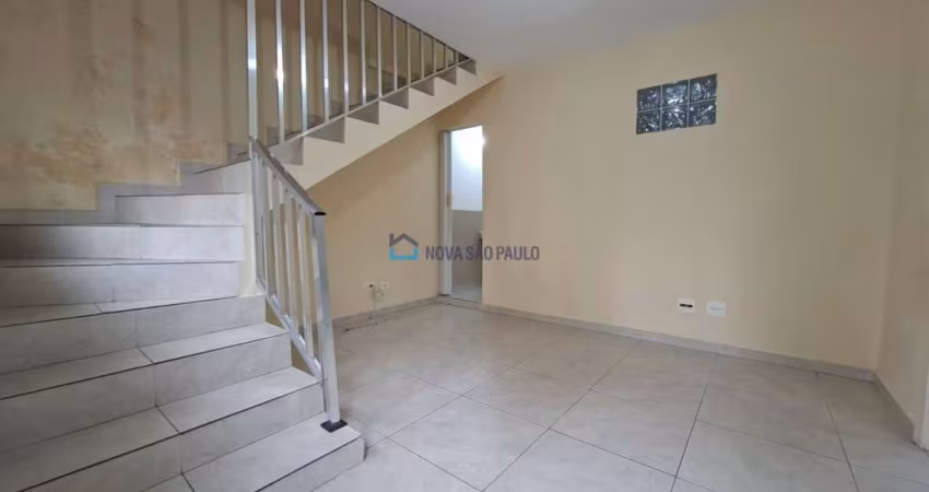Sobrado com 2 Dorms e 2 vagas a 400mtrs do Metrô Praça da Árvore