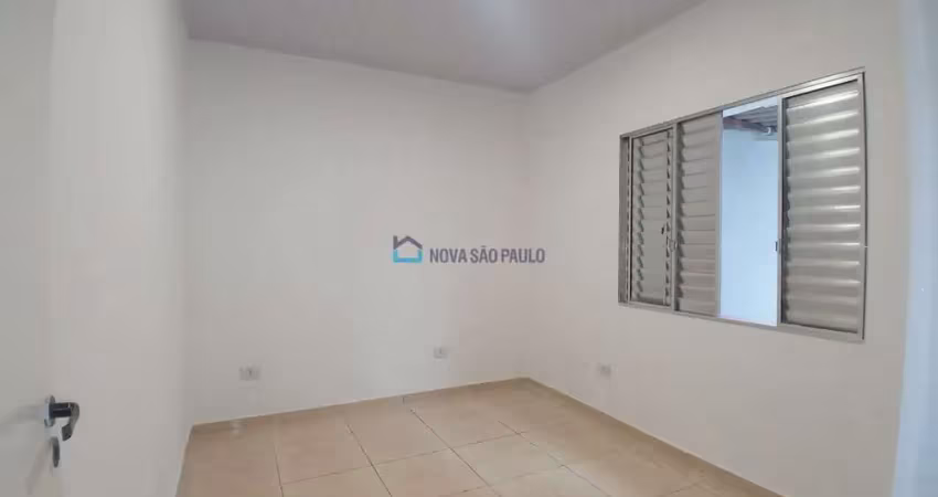 Casa com 2 quartos para alugar na Rua Fidelino de Figueiredo, --, Saúde, São Paulo