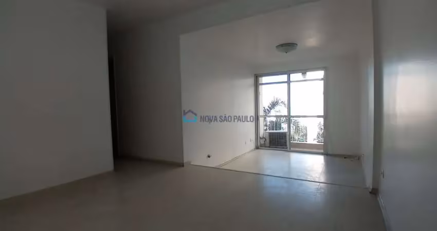 Apartamento com 3 quartos para alugar na Rua Paracatu, --, Saúde, São Paulo