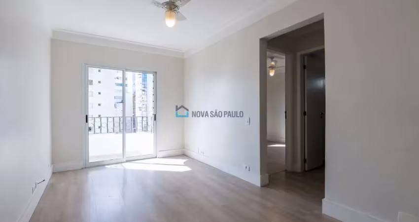 Apartamento reformado, com vista, 1 quadra da av. paulista (metrô trianon)