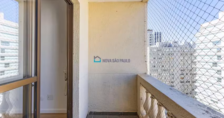 Apartamento com sacada  3 quartos sendo 1 suíte  para locação em vila clementino.