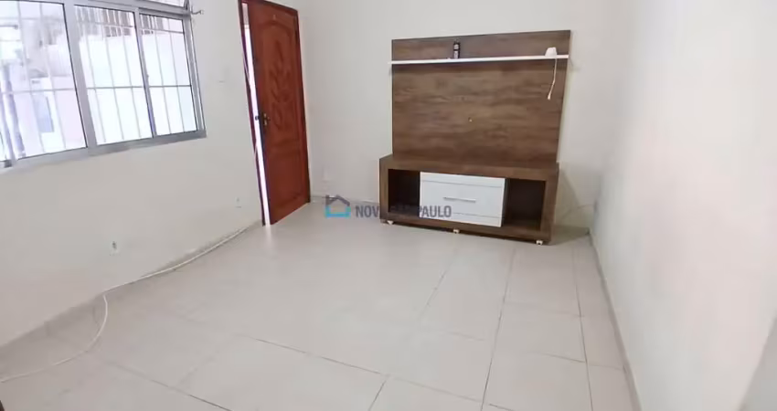 Casa térrea ,com tres dormitorios, proxima ao metrô praça da árvore