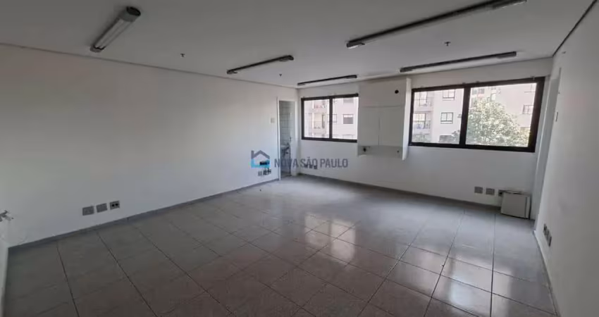 Excelente sala comercial para locação! ao lado do metrô são judas!