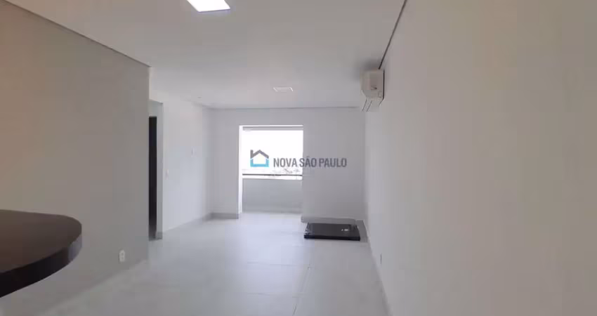 Apartamento com 02 dormitórios,01 com armario e 01 vaga