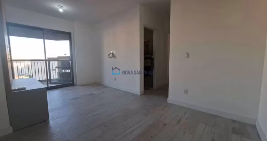 Apartamento com 02 dormitórios, sendo 01 suíte e 01 vaga na vila guarani