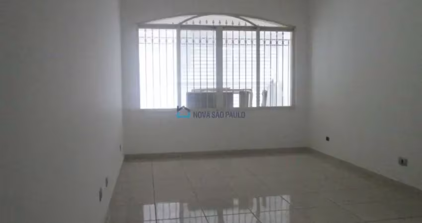 Sobrado com 3 dormitórios sendo 1 suíte, 2 vagas. portão automatico