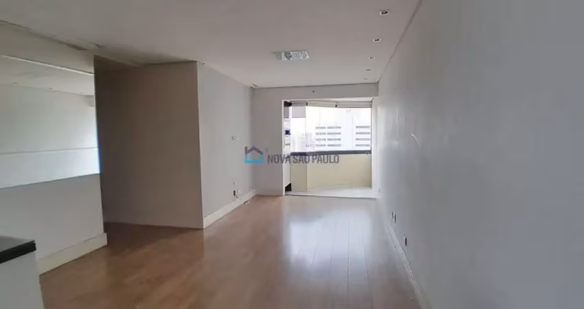 Apartamento para alugar lado da estação de metrô são judas com 3 quartos e 2 vagas de garagem.