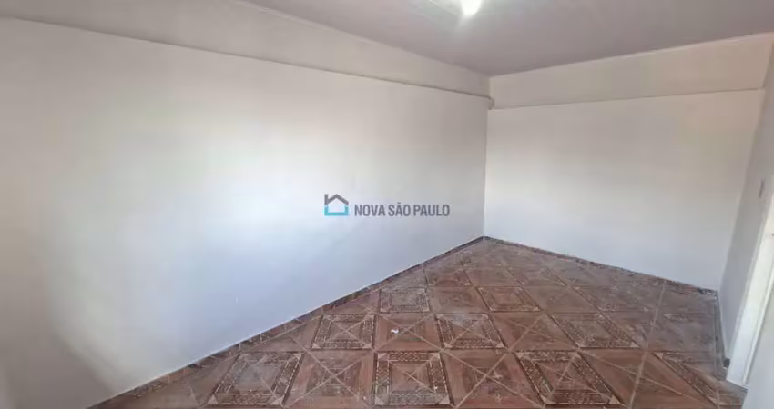 Casa térrea com 50 m² com valor acessível e fácil acesso à avenidas da região.