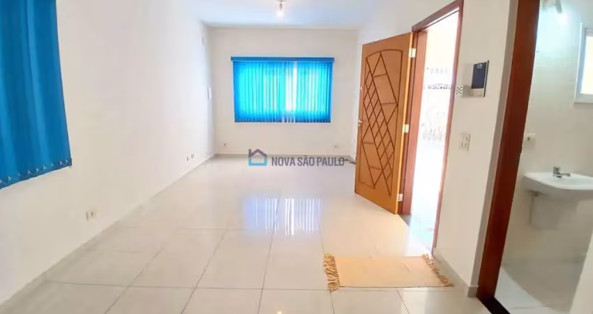 Casa com 2 quartos para alugar na Rua dos Buritis, --, Jardim Oriental, São Paulo