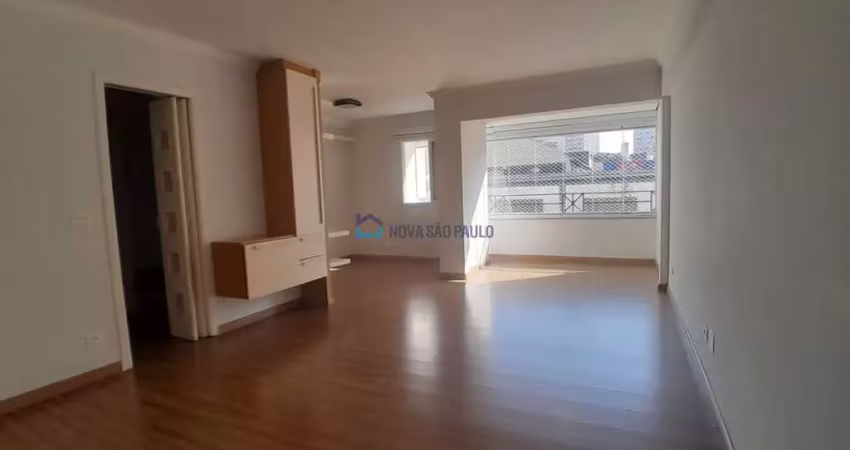 Apartamento com 3 quartos para alugar na Rua Itapiru, --, Saúde, São Paulo