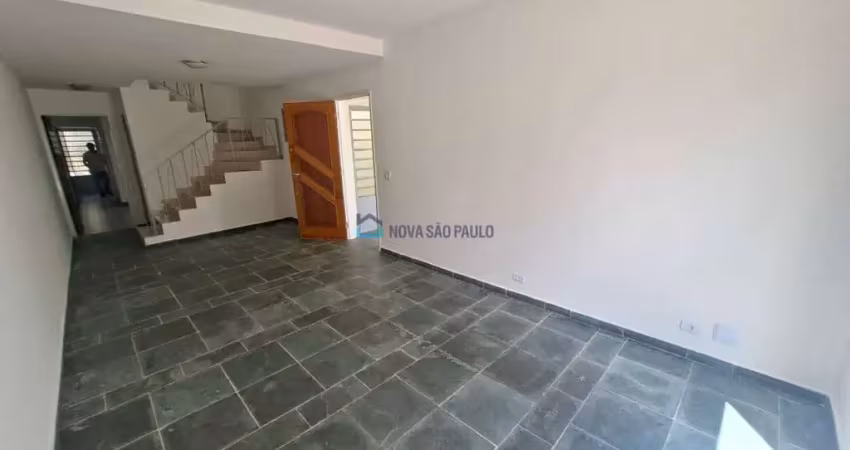 Sobrado para locação na saúde com 3 quartos e 02 vagas de garagem