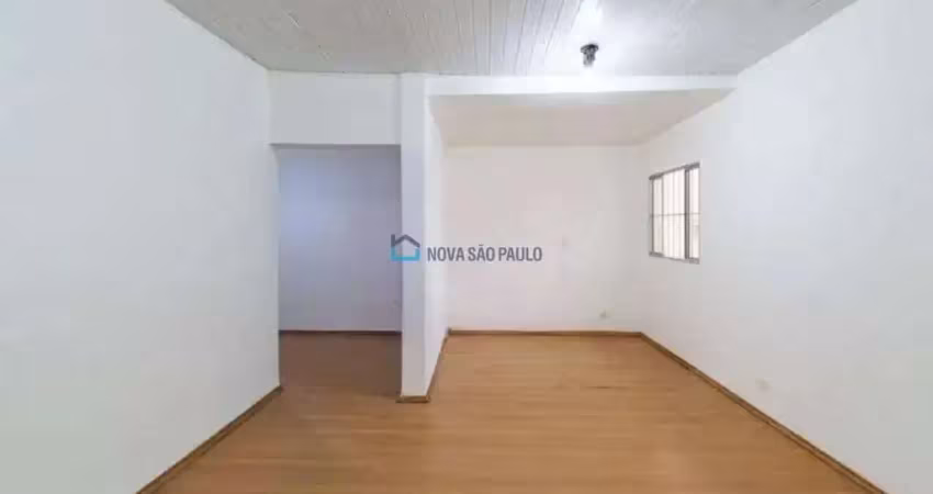 Casa para locação na vila guarani com 2 quartos e 01 vaga.