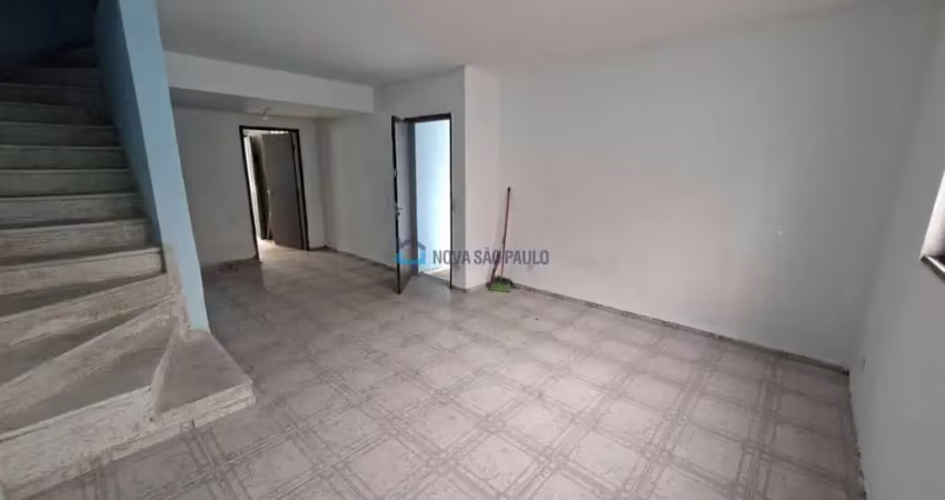 Casa para locação com 2 quartos e 03 vagas de garagem