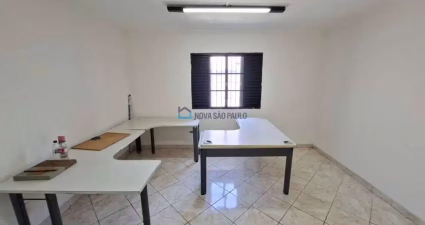 Excelente localização, proximo ao metro saúde , sala comercial com 40m², 1 banheiro.