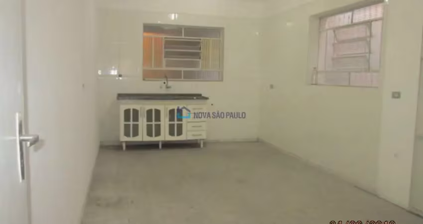 Casa com 3 quartos para alugar na Rua Tiradentes, --, Centro, Diadema