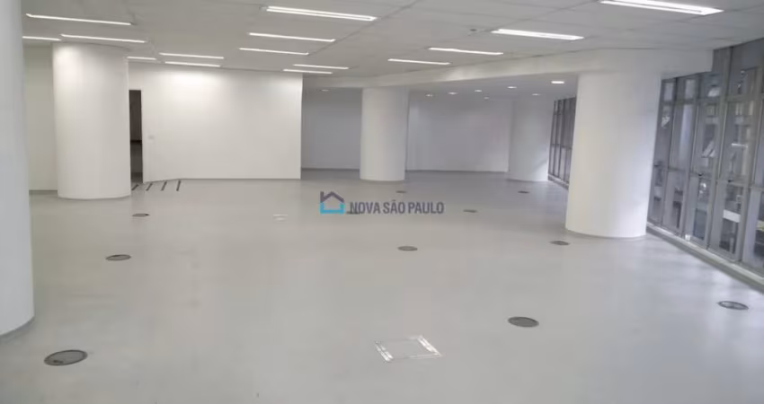 Sobreloja comercial de 925 m² próximo ao metrô República