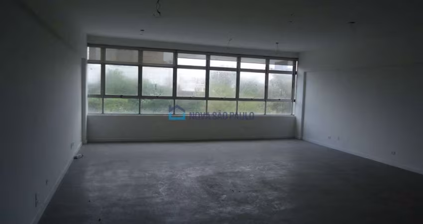 Conjunto comercial em São Judas.