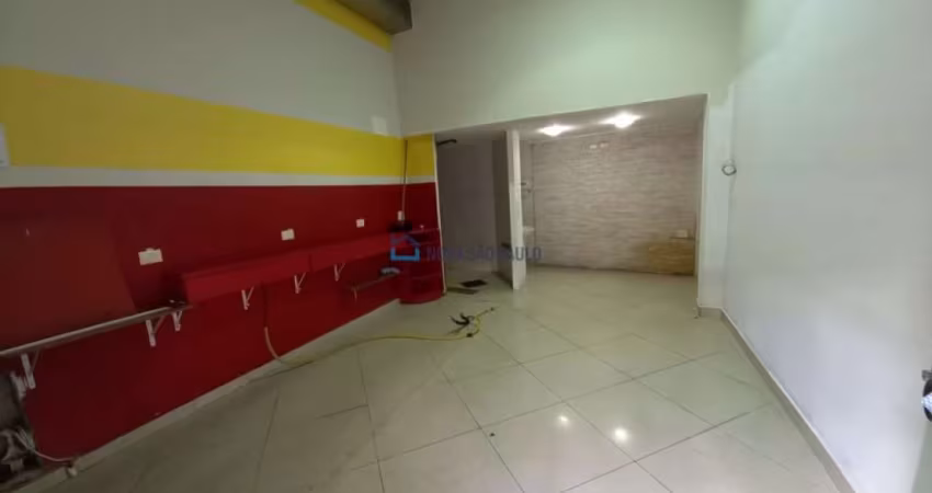 Salão comercial , com escritório no mezanino , ótima localização .