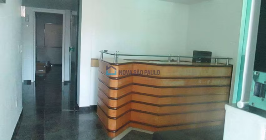 Prédio comercial de 500 m² com 6 salas e 4 vagas. Excelente localização