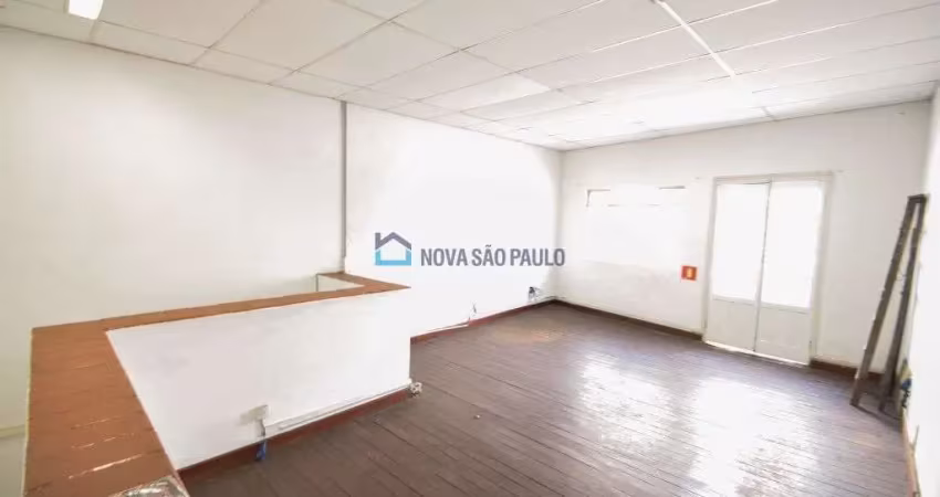 Assobradado comercial em excelente localização. próximo ao metrô saúde.