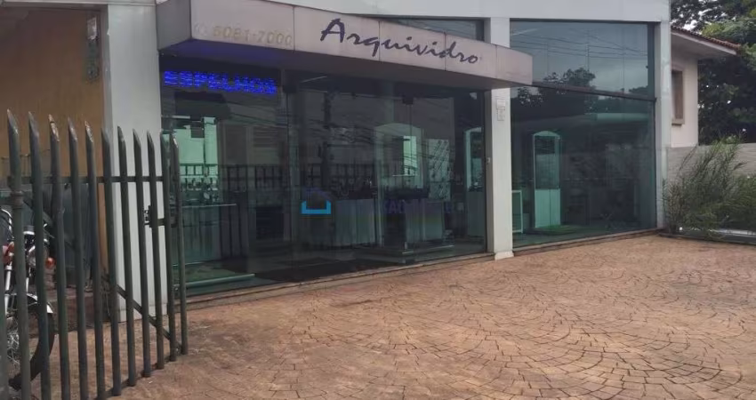 Excelente ponto comercial de esquina, com ampla fachada. Indicado para showroom
