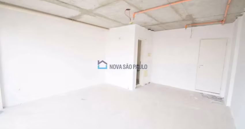 Sala comercial, nova para locação! ao lado do metrô saúde.