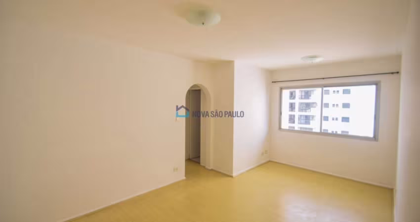 Apartamento Moema, 2 dormitórios, 1 vaga