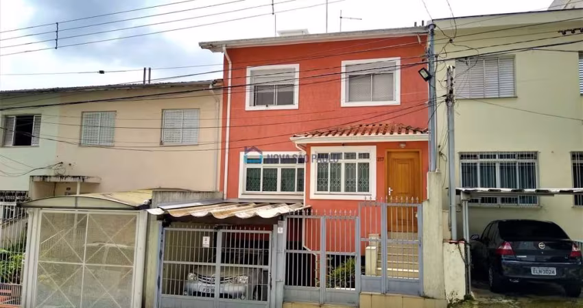 Casa com 3 dormitórios, 01 suite e 2 vagas ao lado do Metrô Saúde.
