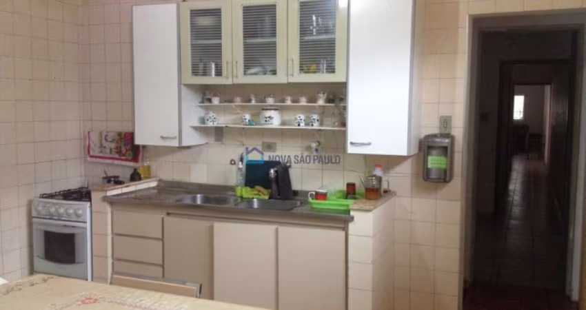 Excelente casa térrea com localização privilegiada, venha conhecer!!!