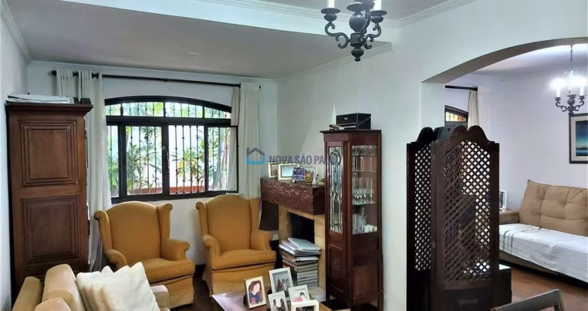 Casa Sobrada| Venda| Moema|4 Quartos| 4 suítes| 195 m²|4 vagas| Com Edícula.