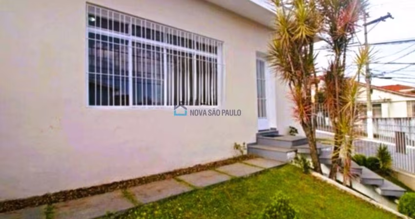 Casa térrea isolada com 3 dormitórios (01 suíte)  2 vagas . 180 m²