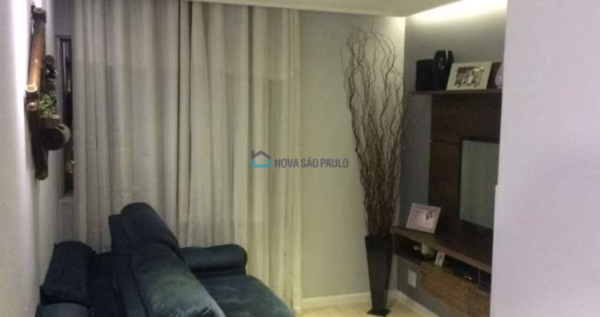Apartamento com 02 dormitórios na região da Vila Moinho Velho