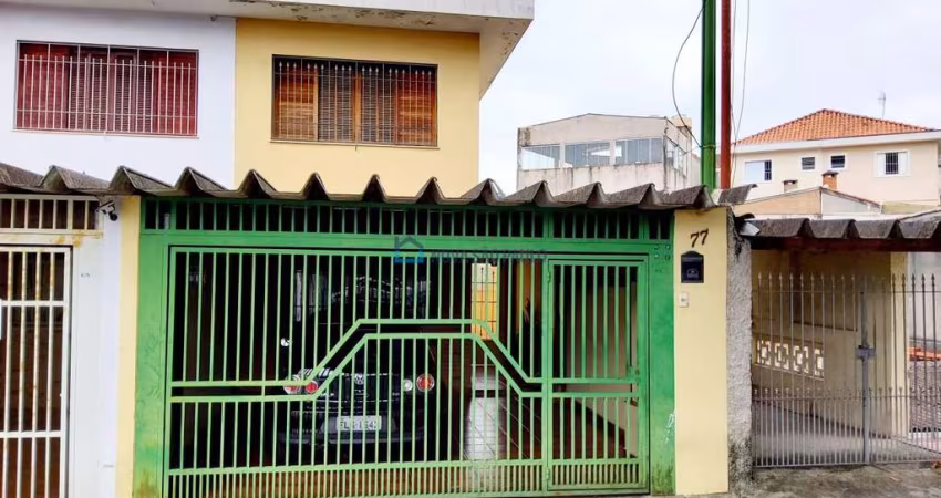 Sobrado com suíte + 2 quartos, 2 vagas cobertas e quarto empregada!