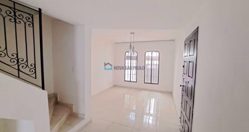 Sobrado com 2 quarto, quintal e 2 vagas